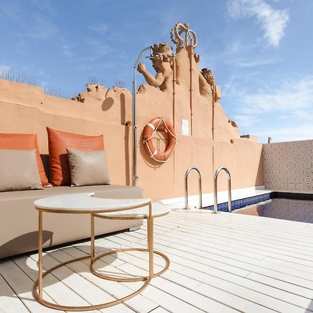 Do Placa Reial Powered By Sonder Barcelona Ngoại thất bức ảnh The pool deck of the 100 Suite