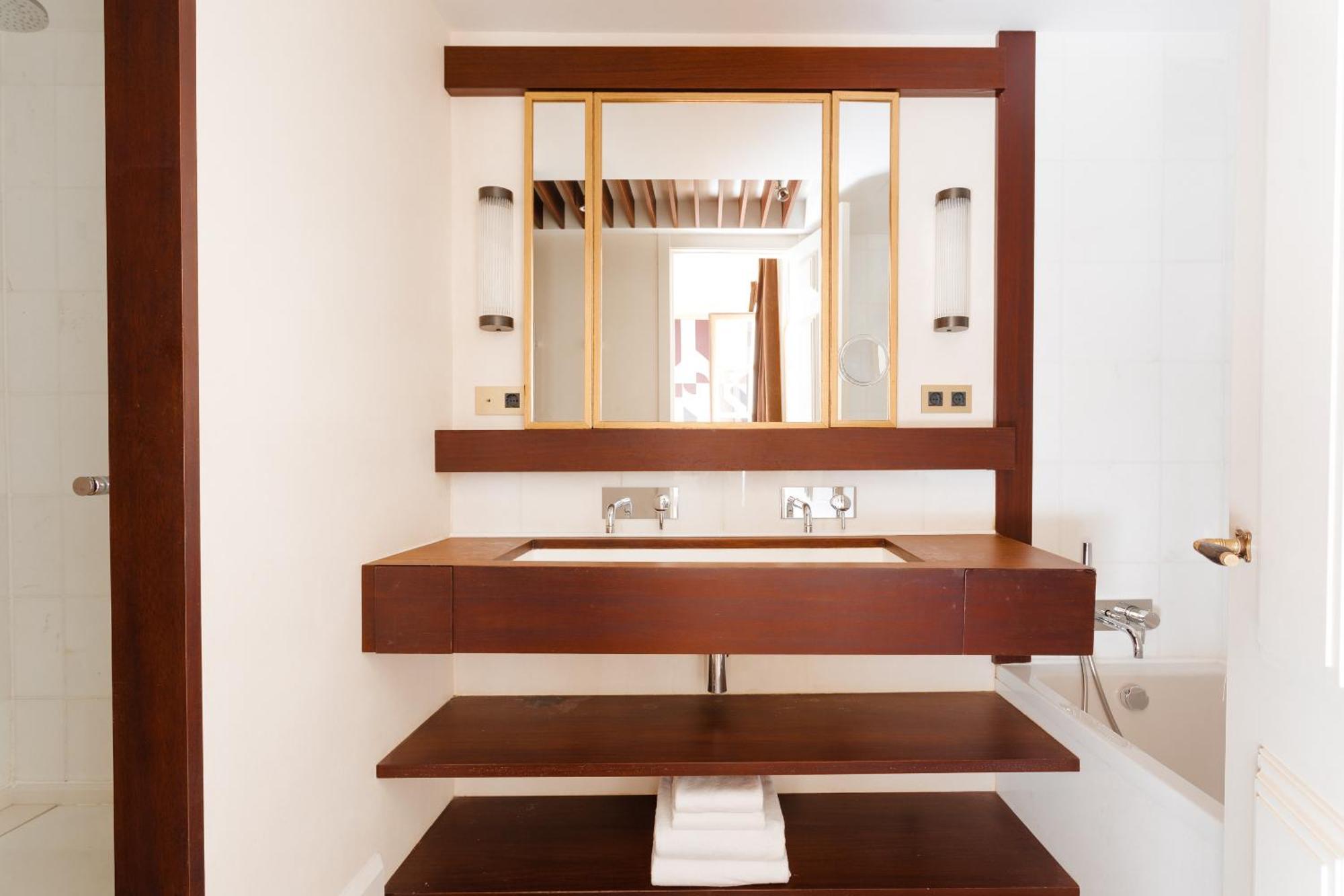 Do Placa Reial Powered By Sonder Barcelona Phòng bức ảnh Bathroom