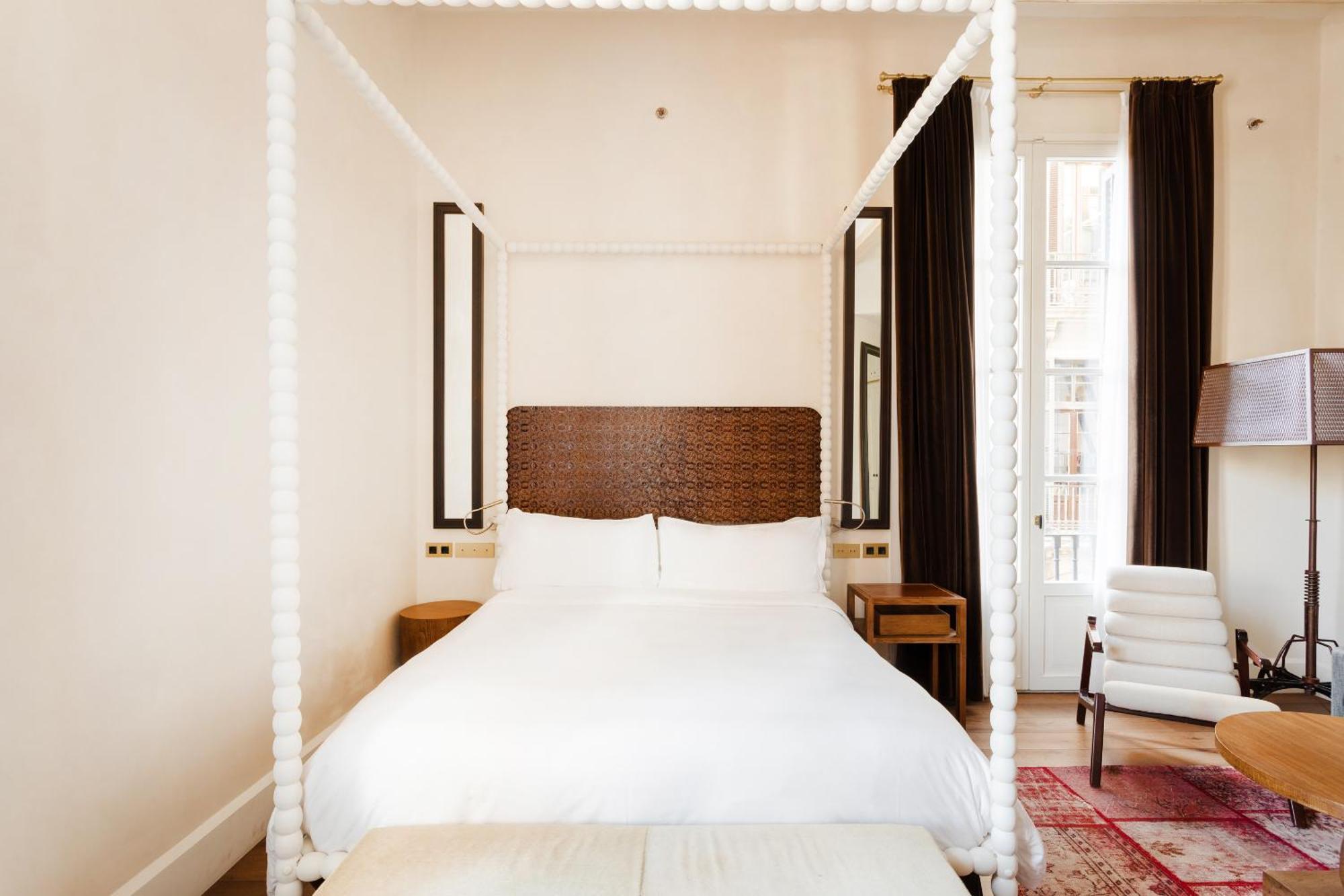 Do Placa Reial Powered By Sonder Barcelona Phòng bức ảnh A guest room at the Hotel George Washington