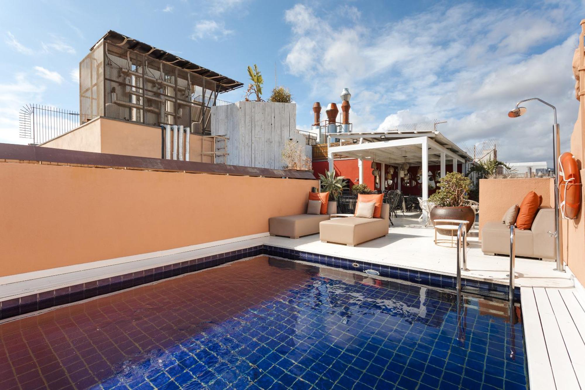 Do Placa Reial Powered By Sonder Barcelona Ngoại thất bức ảnh Rooftop pool at the Hotel Unique
