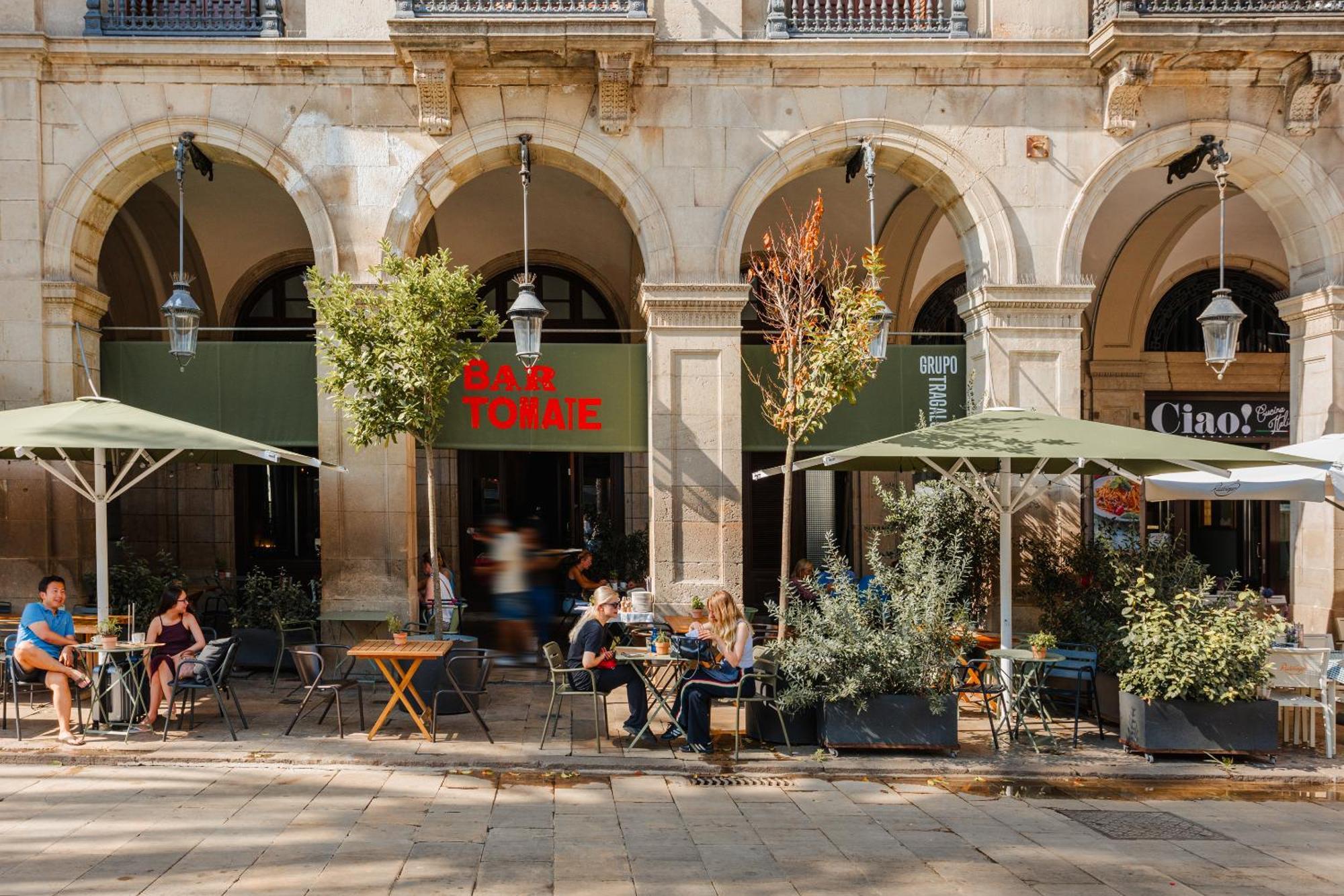 Do Placa Reial Powered By Sonder Barcelona Ngoại thất bức ảnh A typical café in Athens